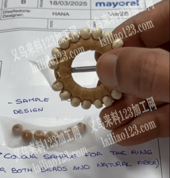 寻找串珠编织的加工厂，请联系详谈，如图，