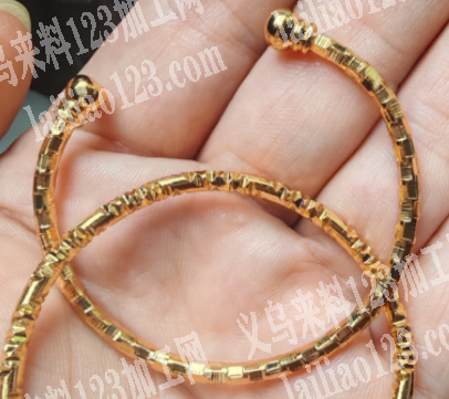 手镯上面批花外发加工，如图，寻找工厂，请