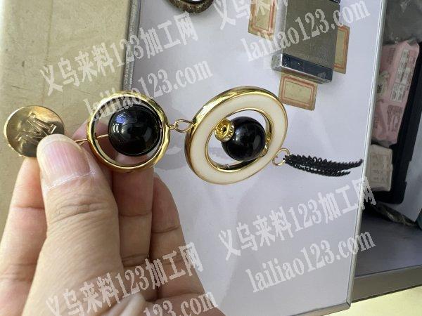 找胸针，挂饰工厂 