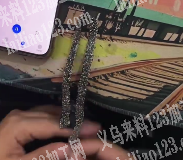 发夹上面粘一圈胶网钻，寻找厂家，请联系详