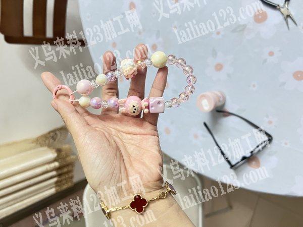 专业承接串珠粘胶做饰品等加工，打版