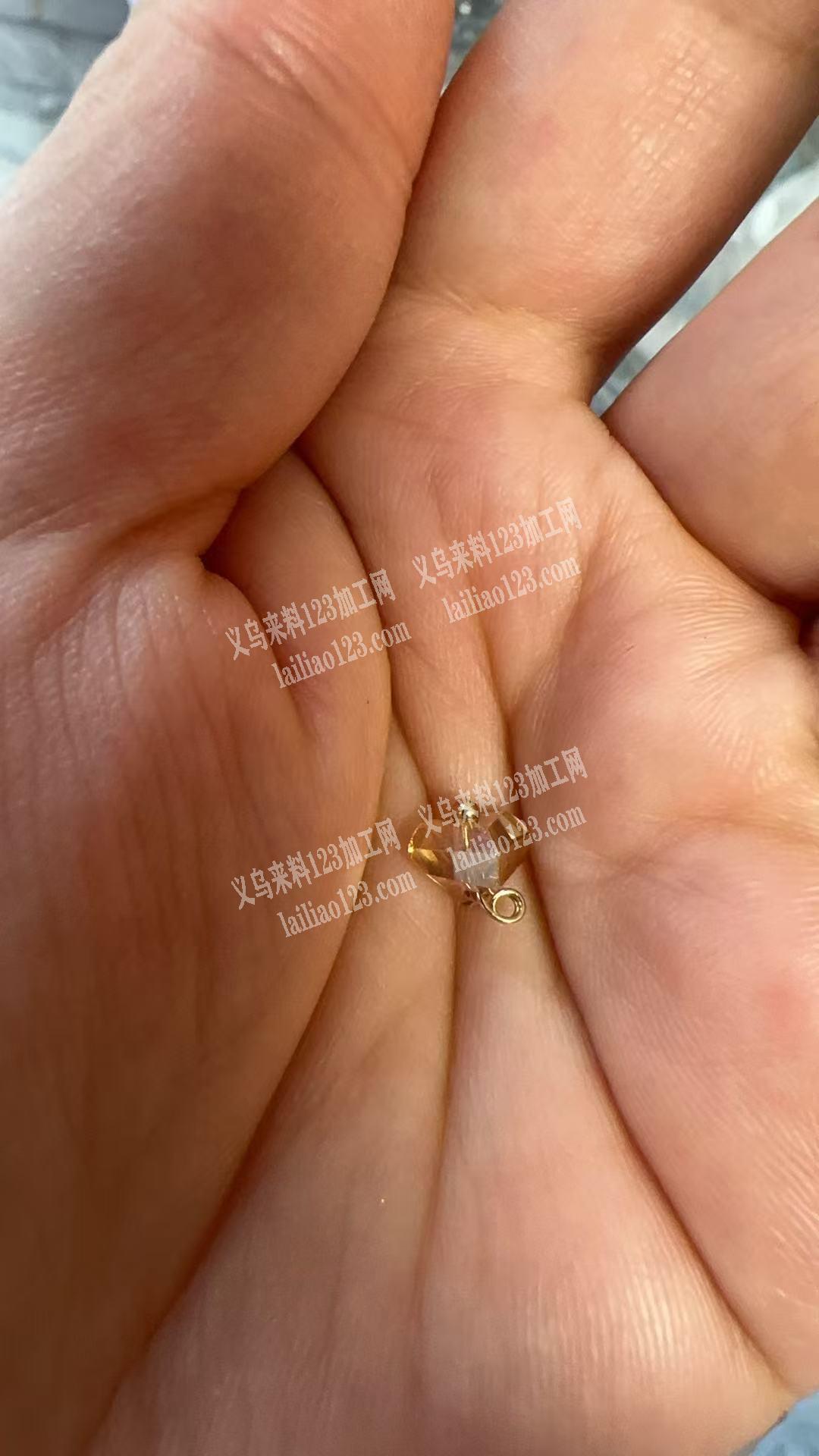 专业承接串珠粘胶做饰品等加工，打版