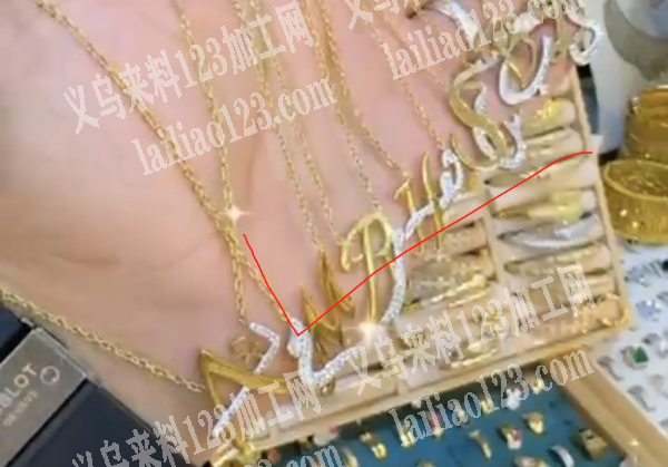 字母项链饰品成品订单，如图，寻找源头工厂