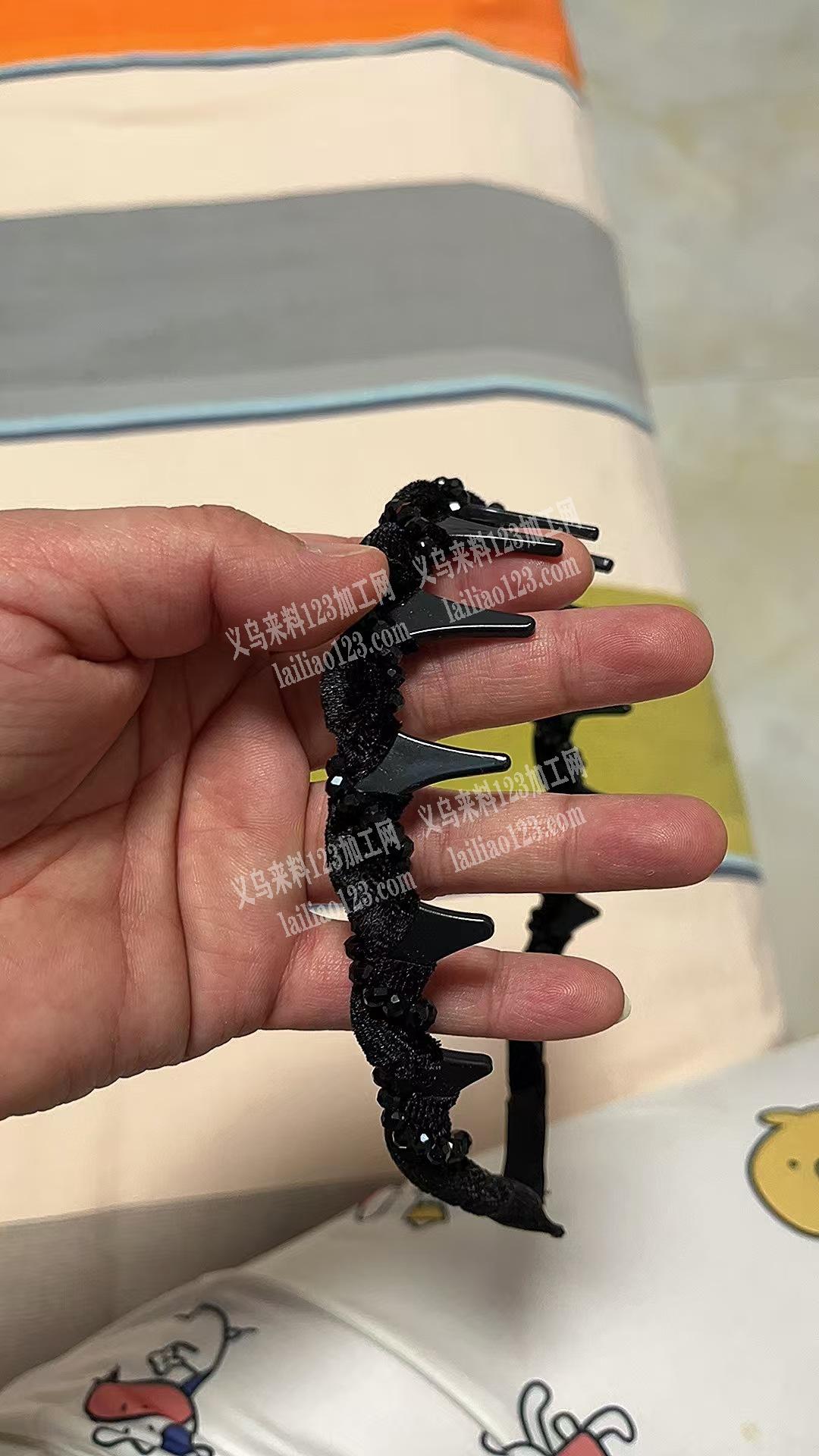 大量手工绕布条的发箍成品订单，如图，寻找