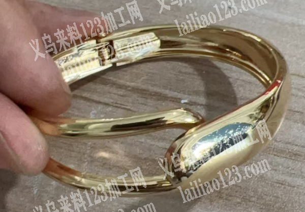 大量如图合金手镯订单，寻找专业做这个手镯