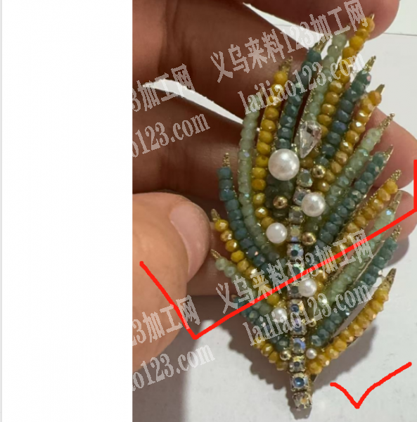 复杂的粘水晶米珠的手工活订单。寻找要