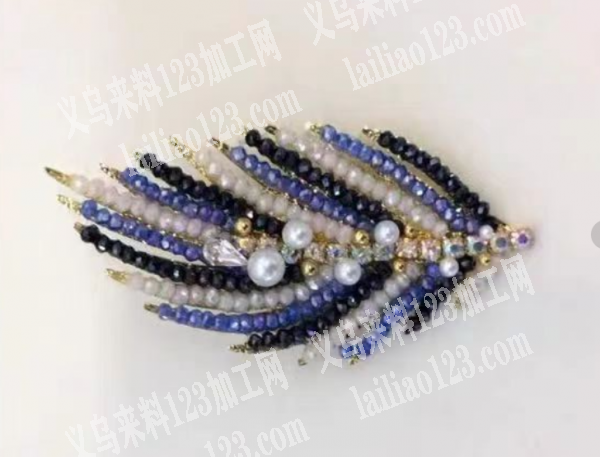 复杂的粘水晶米珠的手工活订单。寻找要