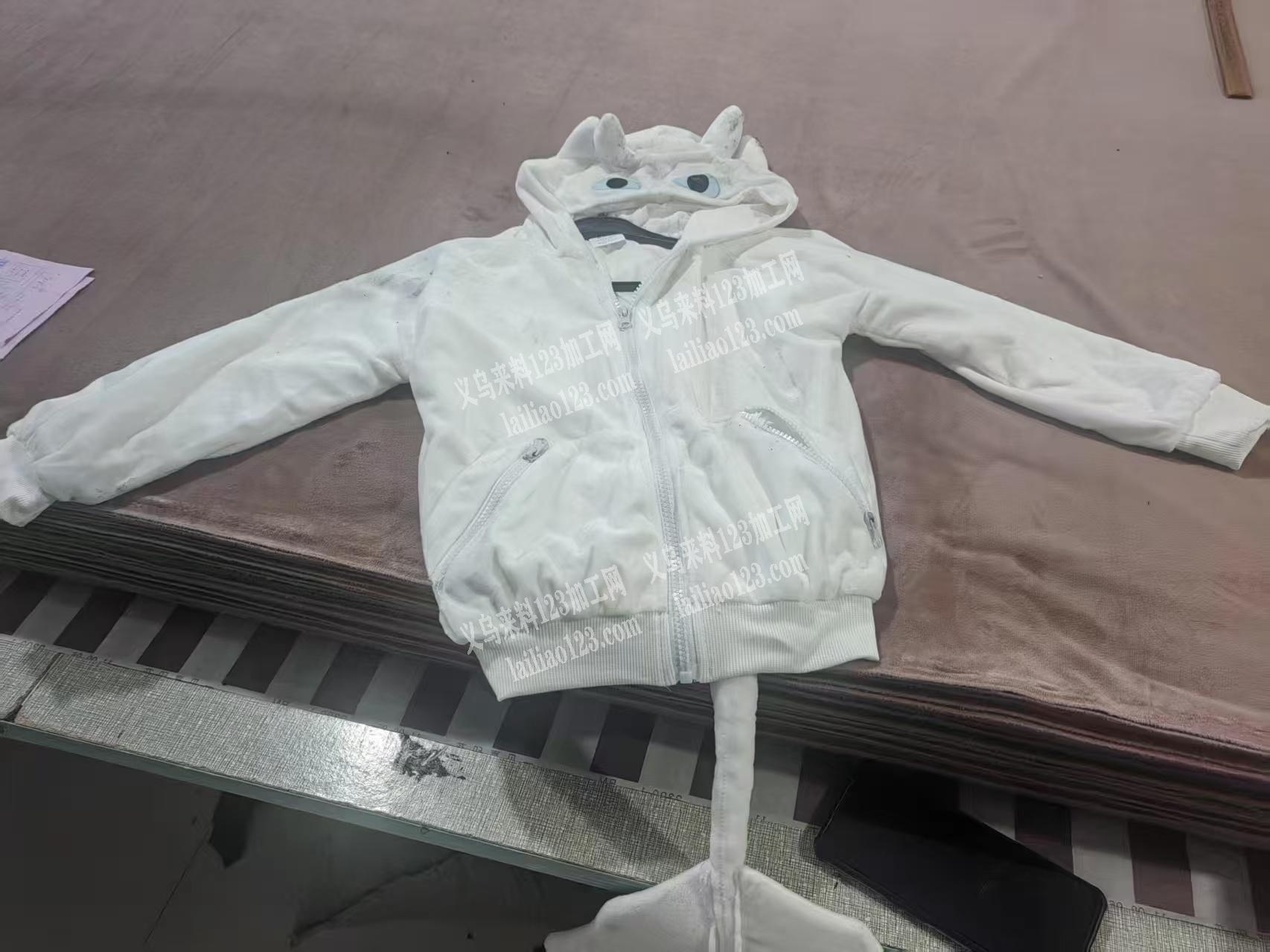 公司连帽上衣服装外发加工，如图，有如图服