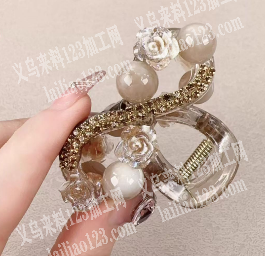 打塑料抓夹毛胚。如图。大量注塑订单，寻找