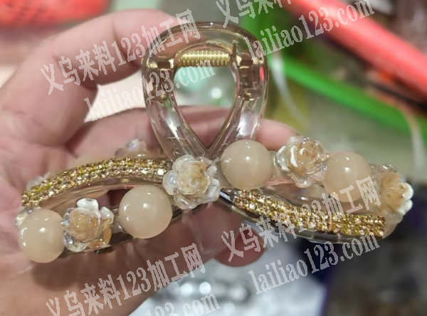大量注塑订单，寻找专业专业注塑这个抓夹的