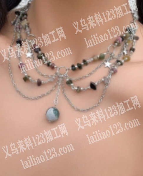 串珠挂圈编织的项链手工成品订单，。如图，