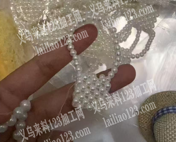 串珠编织的手工活外发加工，如图，寻找会做