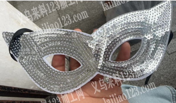 车缝亮片的面具订单，如图，寻找这个面具的