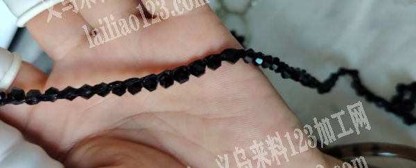 寻找有没有机器串珠的加工厂啊，。请联系详