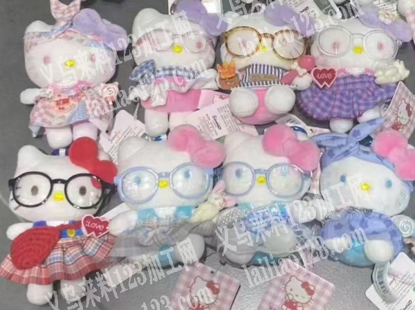 大量毛绒娃娃订单，如图，毛绒猫咪公仔。寻