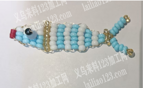 金鱼穿米珠编织的手工活外发加工，如图，找