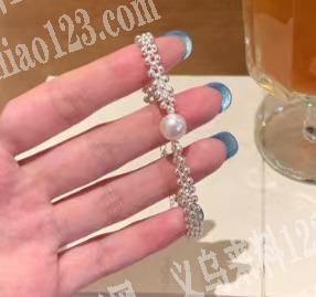 采购如图饰品，手链，寻找厂，请联系详谈