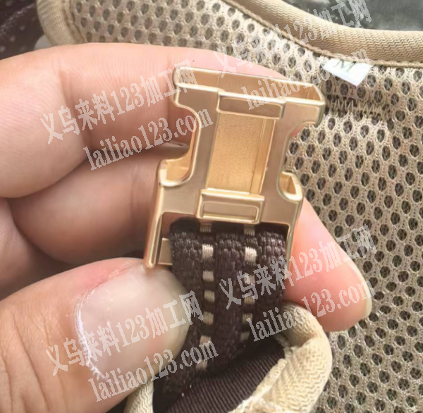 寻找这个扣子厂家，有订单，请联系详谈，。