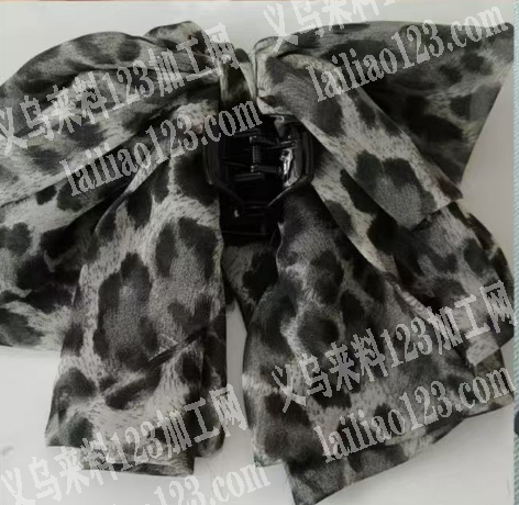 打胶枪粘胶的手工活和手缝的手工活