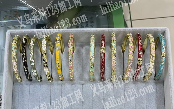 寻找专业做手镯压铸的工厂，找钢模，。如图