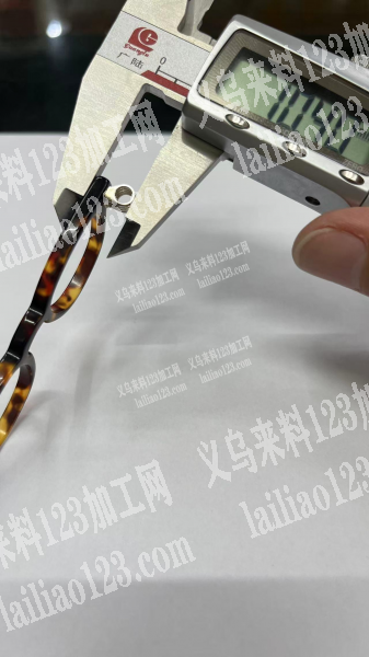 眼镜上面上金属配件，如图，寻找工厂。，找