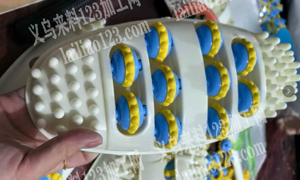 注塑机打的，这个按摩器，寻找厂家，请联系