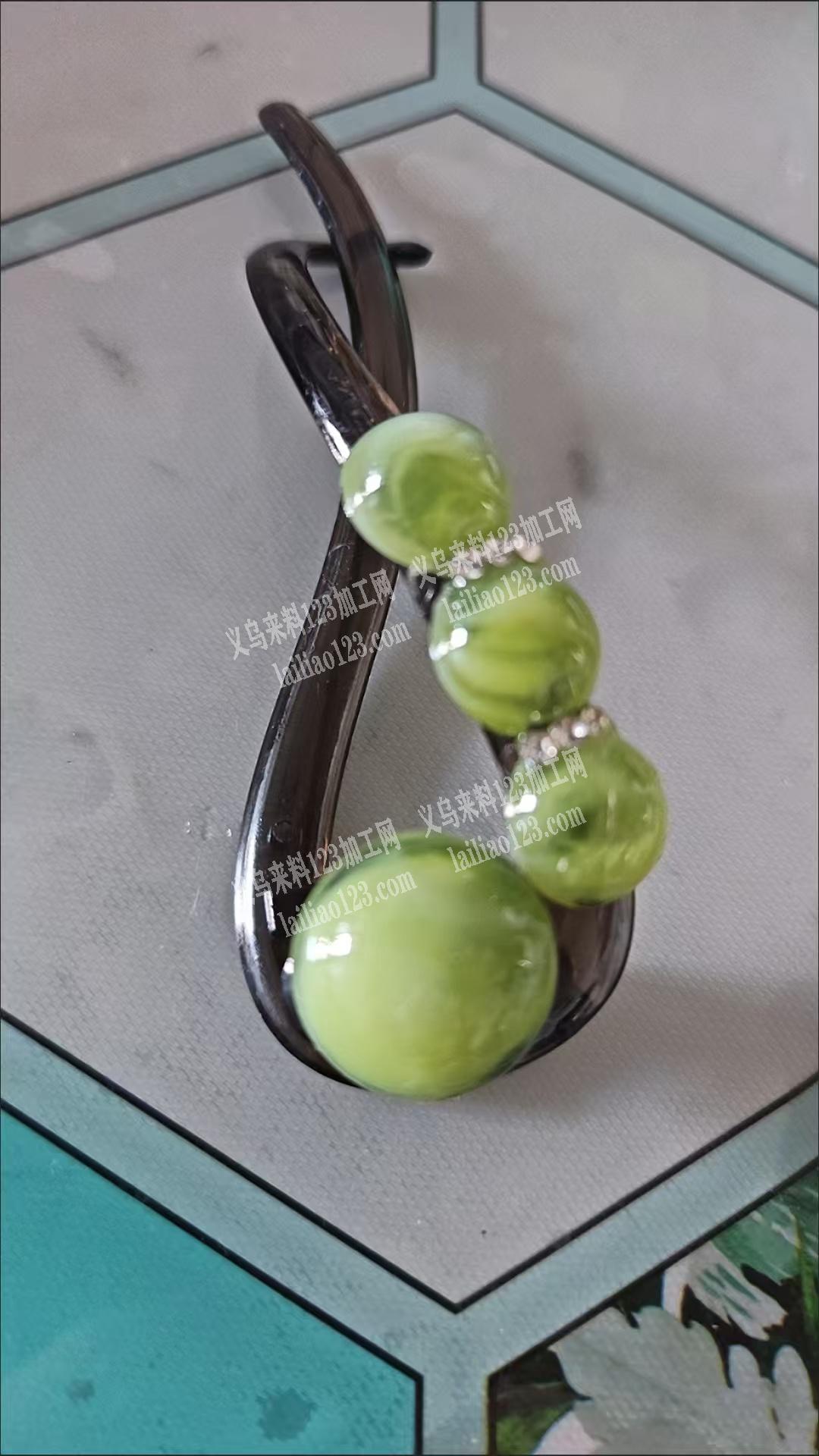 如图，天天有手工活外发。量大，爆款发夹手