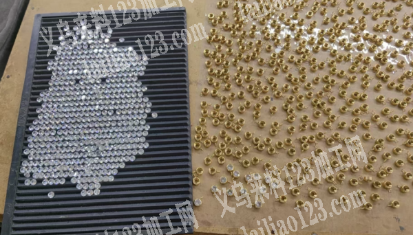 如图。点锆石UV胶外发加工。详谈