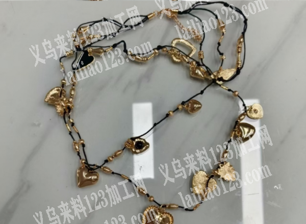 穿配件绑线打结的手工项链成品订单，如图，