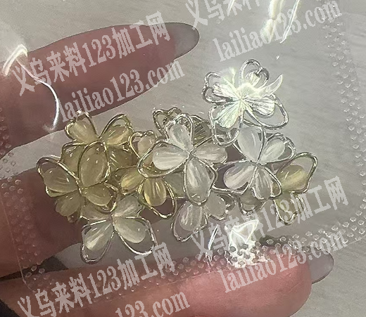 长期大量穿戴甲点钻外发加工，是手工点的，