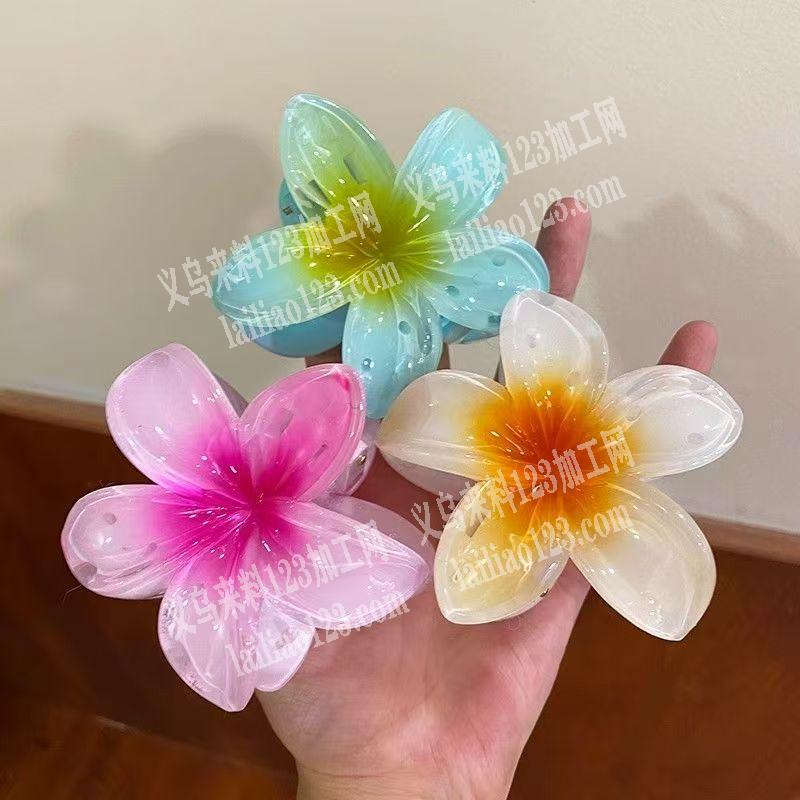 鸡蛋花上面点钻外发加工，点珍珠，没有钻位