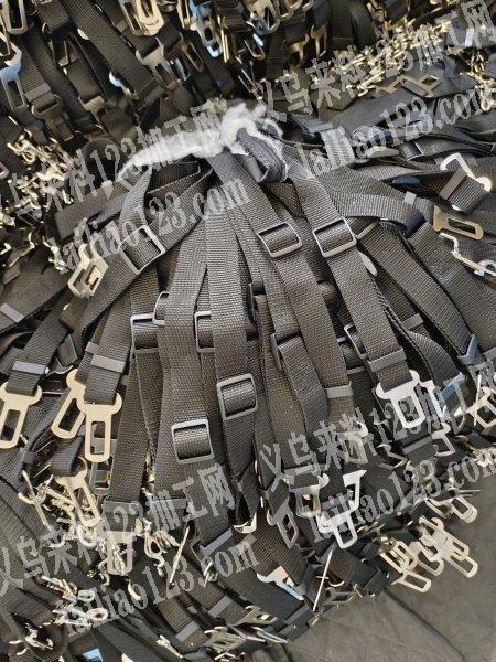 宠物车载绳汽车带狗狗牵引绳扣小中大型狗车载带宠物安全绳