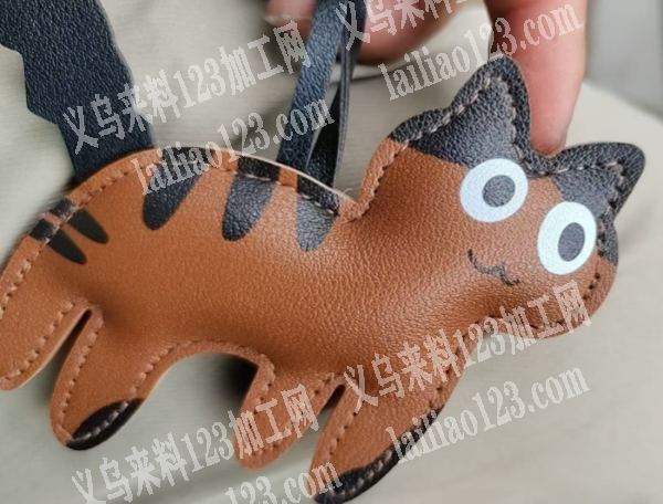 皮革挂件上面印花外发加工。附图片，寻找印