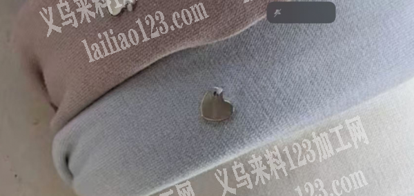 手缝的手工活外发，如图，爱心桃的小配件手