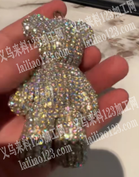 大量满钻的暴力熊挂件订单，如图，寻找厂家