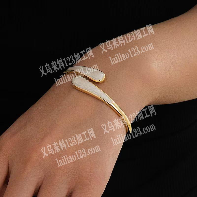 如图爆款手镯订单，寻找手镯工厂，请联系详