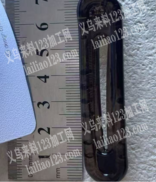 7公分的塑料夹子。寻找注塑的工厂，请联系