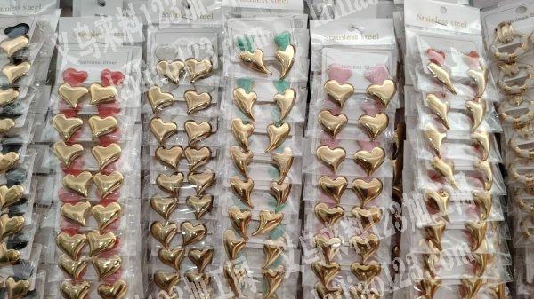 大量饰品处理，如图，微信详谈