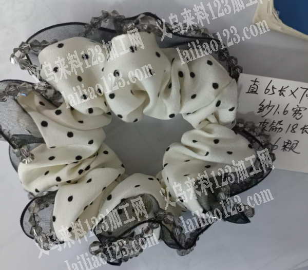 布艺大肠圈周围一圈手缝珠子的手工活外发，