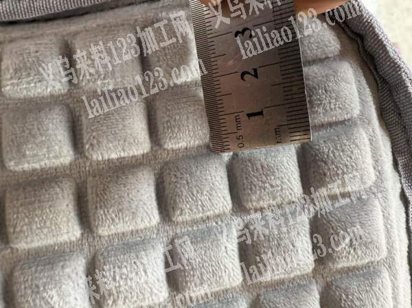 老板委托寻找：公司如图压印外发加工，寻找