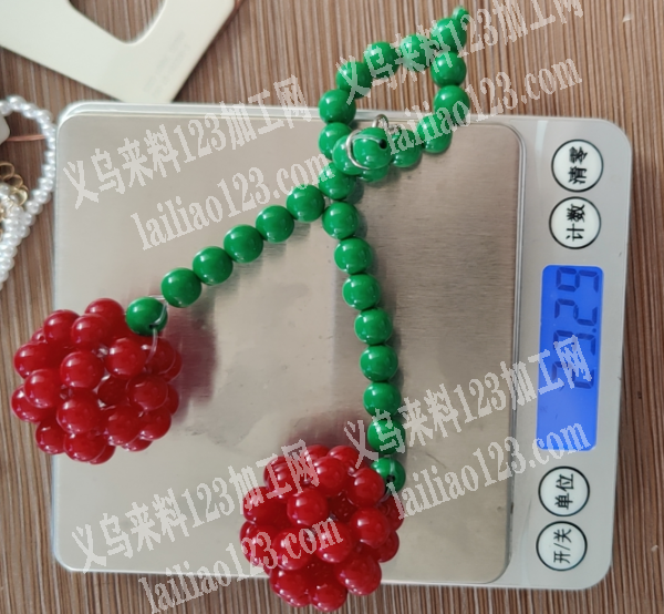 穿珠子编制的手工活外发，如图，寻找穿珠子