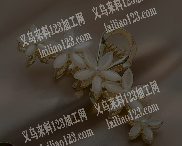 点钻点配件外发加工，如图，寻找点钻的加工