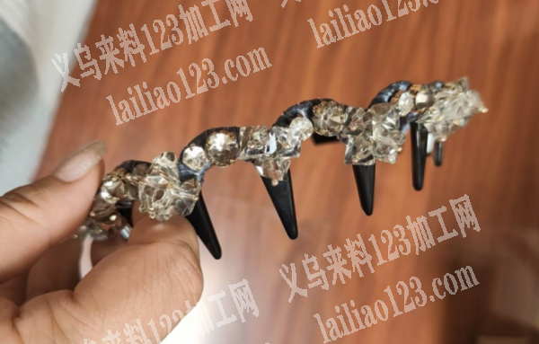 量大，寻找会做这个水晶发箍缠绕的手工活，