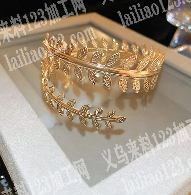 寻找专业做手镯的工厂合作，如图几款铁手镯