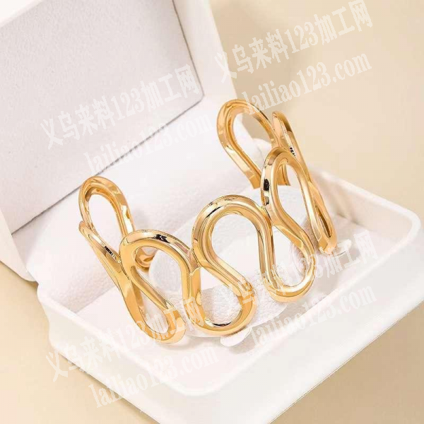 材质铁的的，价格不高的，饰品手镯成品订单