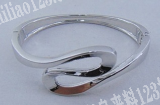 材质铁的的，价格不高的，饰品手镯成品订单