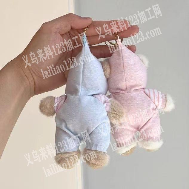 寻找生产如图毛绒娃娃挂件的工厂，请联系详