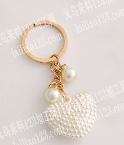 寻找这个珍珠一体成型的爱心桃挂件，微信