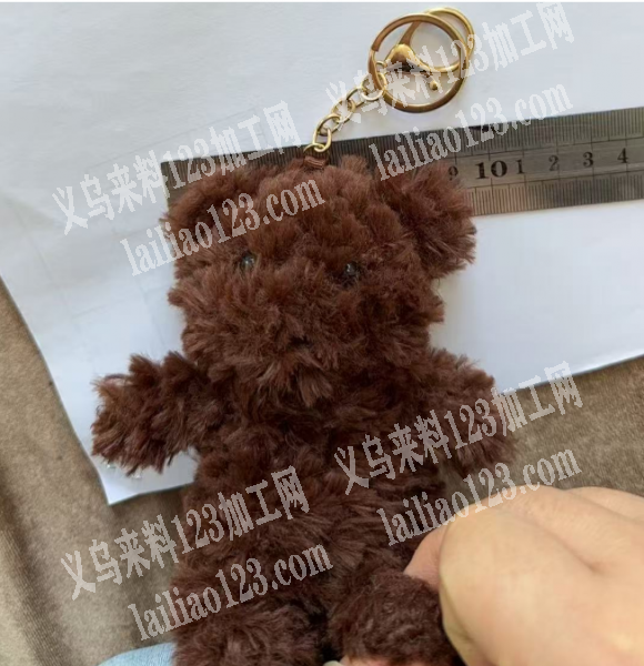 寻找毛绒挂件工厂。如图，寻找生产如图毛绒