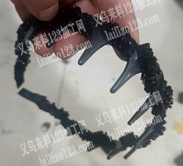 缠绕的手工活外发，这个头箍上面布条缠绕的